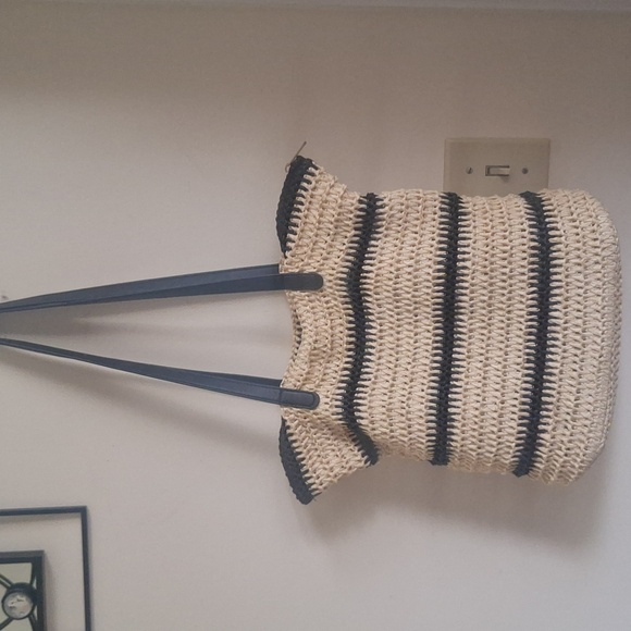 Striped Chic Woven Tote Bag - Picture 4 of 6